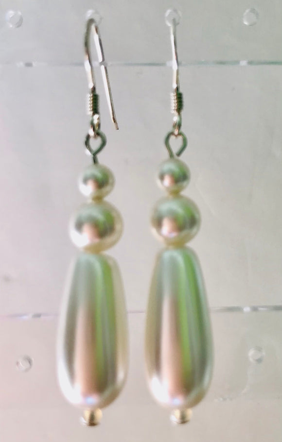 Earring - Cream Colored Pearls
